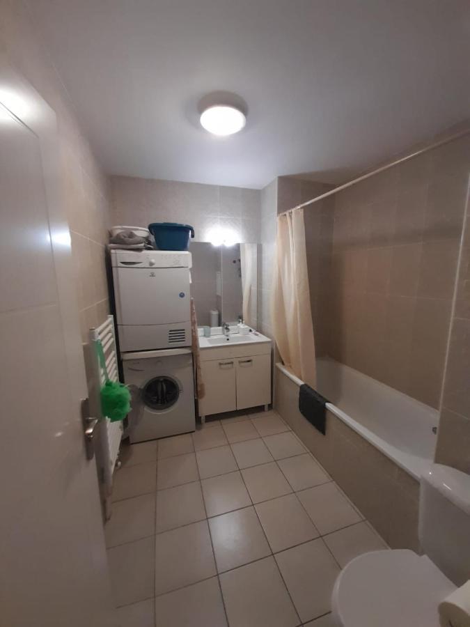 1 Chambres Pour 2 Personnes Avec 2 Salles De Bains Communes Chez L'Habitant Lognes Exteriér fotografie